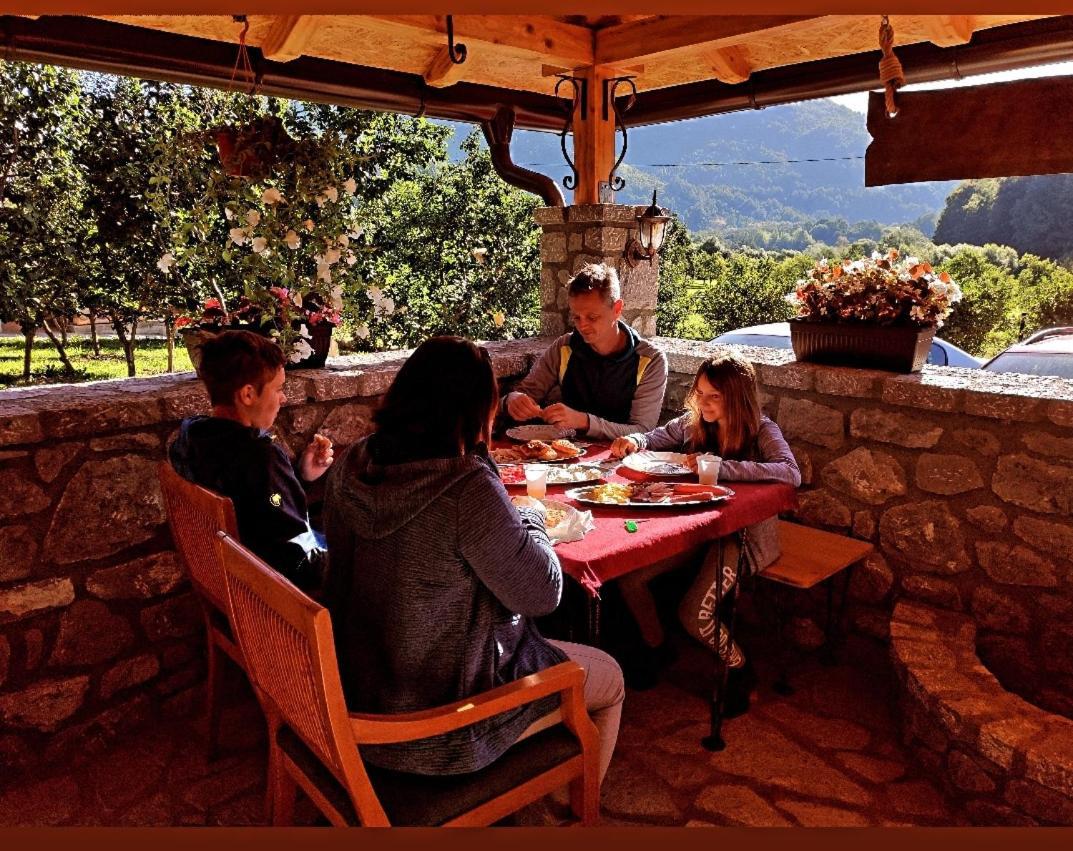 Holiday Bungalows & Food Plav Kültér fotó